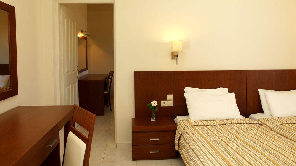 Skiathos Club Hotel & Suites Vasilias  Extérieur photo